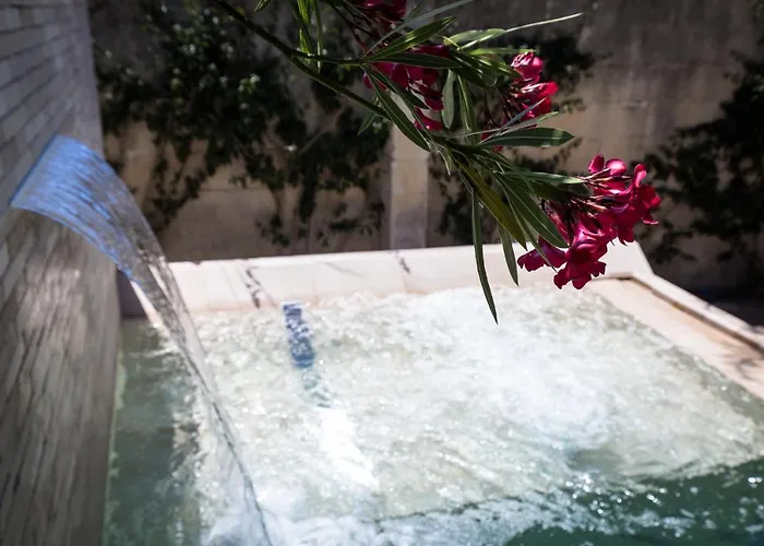 Club Koine Готель