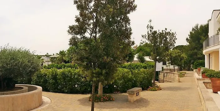 Club Koine Готель