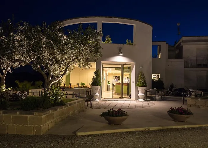 Club Koine Готель