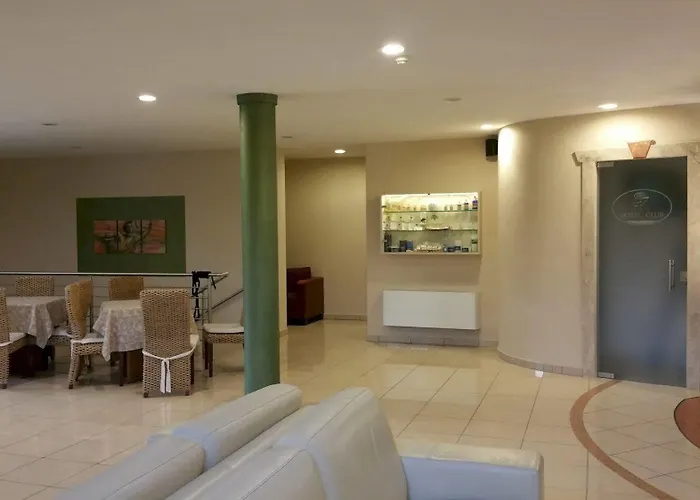 Club Koine Готель 4*