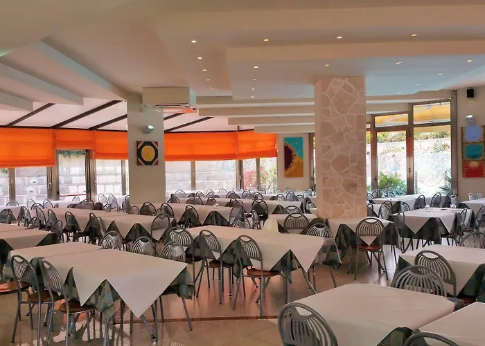 Club Koine Готель Отранто