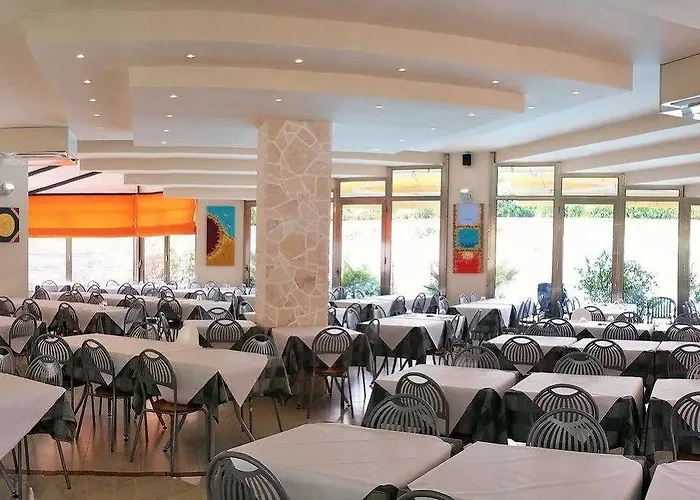 Club Koine Готель