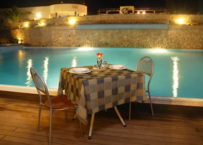 Club Koine Готель 4*